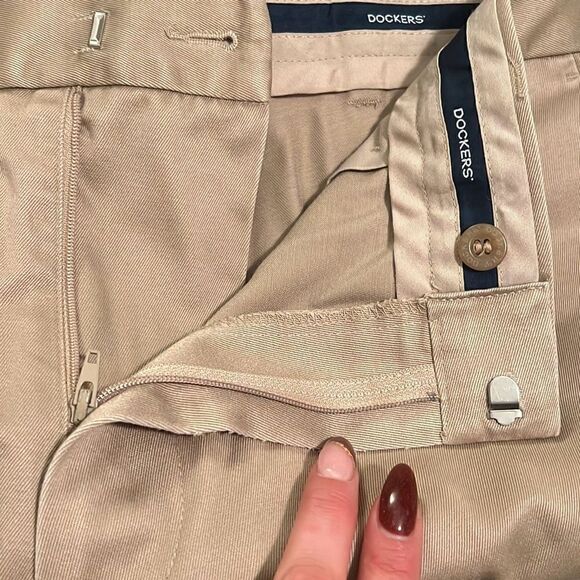 Dockers Men's Khaki Classic Fit Flat Front Career Work Dress Pants W38 L29 - Picture 10 of 10